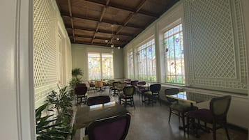 Daily continental breakfast (EUR 13 per person)