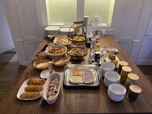 Daily continental breakfast (EUR 13 per person) - LOGIS HOTEL DU PARC (Pont-a-Mousson)