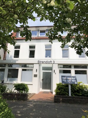 Exterior - Apartment 1 - Strandloft 3 Norderney, vacation apartments - 5min walk to the west beach (Norderney)