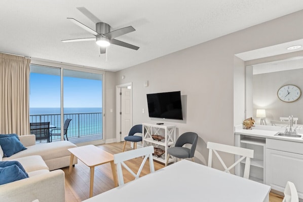 Télévision, table de tennis de table