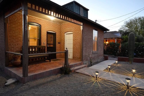 Downtown 2BR and 2BA & Parking