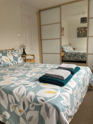 1 bedroom, iron/ironing board, free WiFi, bed sheets - A spacious, well equipped private annexe with garden and parking in Shaftesbury. (Shaftesbury Dorset)