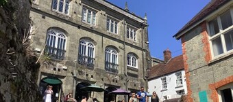 A spacious, well equipped private annexe with garden and parking in Shaftesbury.