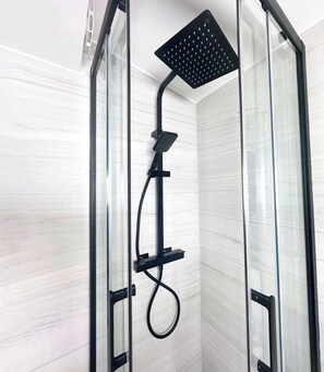 Shower, hair dryer, towels, shampoo