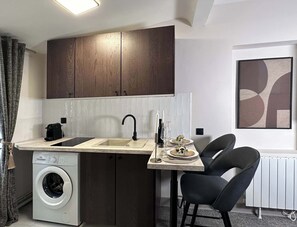 Fridge, microwave, stovetop, coffee/tea maker - Montparnasse - Cosy studio for 2 (Paris)