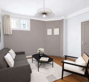 TV, offices - Family appartment with lift - Eiffel Tower (Paris)