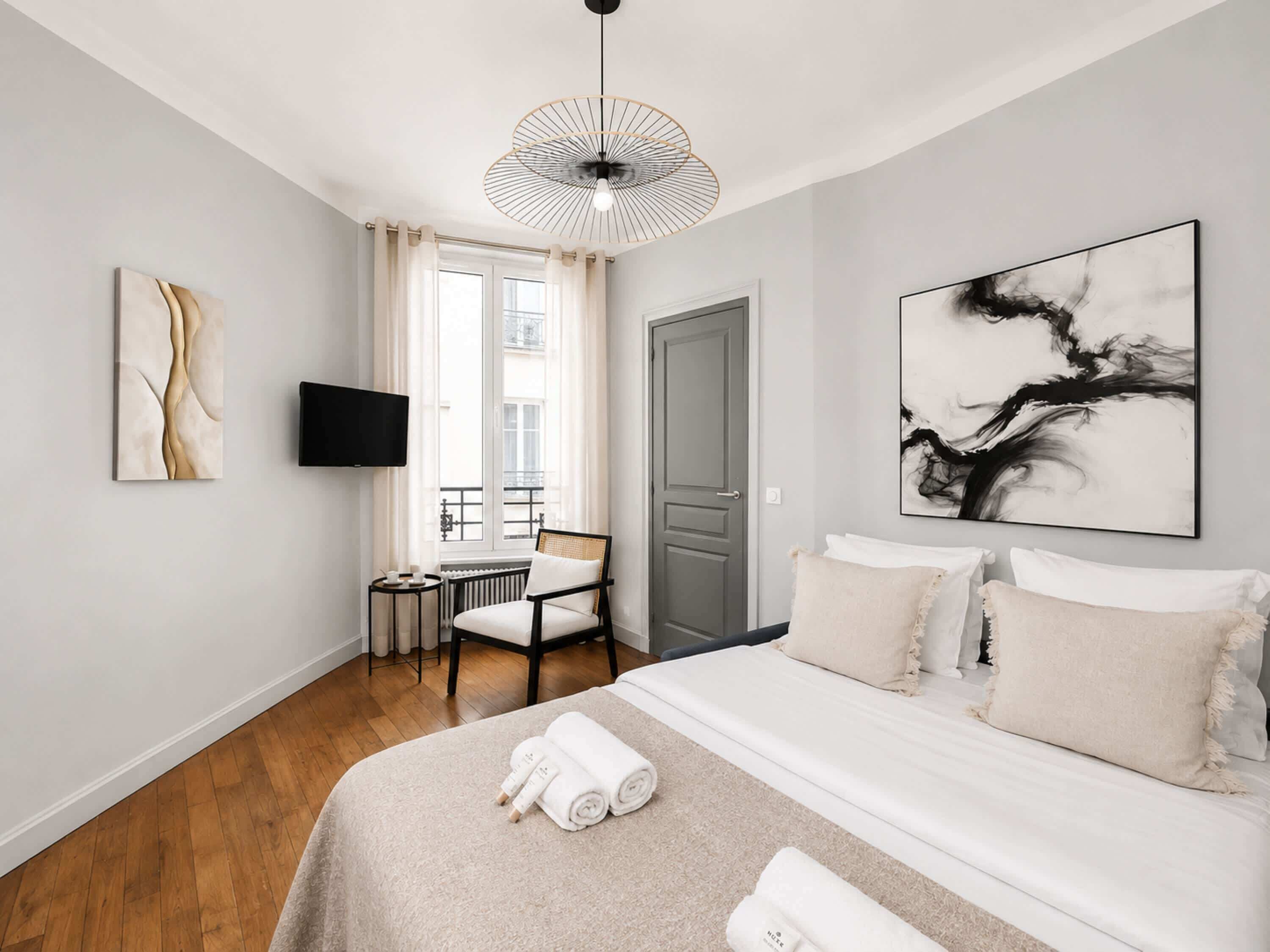 1 habitación, tabla de planchar con plancha, cuna de viaje y wifi 