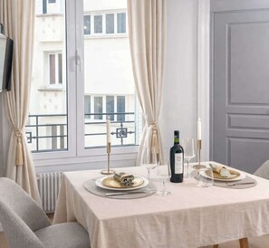 Dining - Family appartment with lift - Eiffel Tower (Paris)