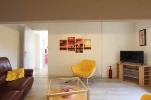 Living area - Appartement Rénové 5 Personnes, 2 Chambres, Jardin, Parking (Saint-Palais-sur-Mer)