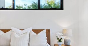 5 bedrooms, desk, iron/ironing board, WiFi - The Ocean's Edge, Luxury Entertainer with Views (Mount Martha)