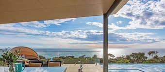 The Ocean's Edge, Luxury Entertainer with Views