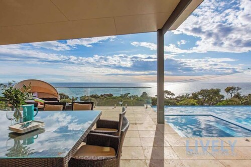 The Ocean's Edge, Luxury Entertainer with Views
