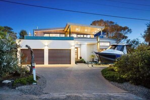 Exterior - The Ocean's Edge, Luxury Entertainer with Views (Mount Martha)