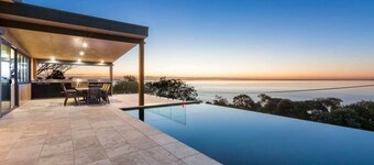 The Ocean's Edge, Luxury Entertainer with Views