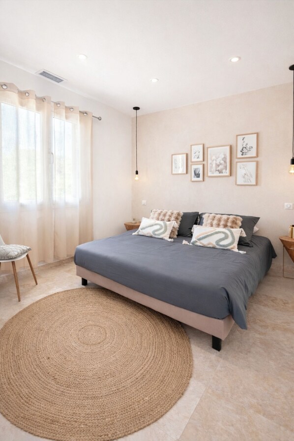 2 chambres, fer et planche à repasser, Wi-Fi gratuit, draps fournis