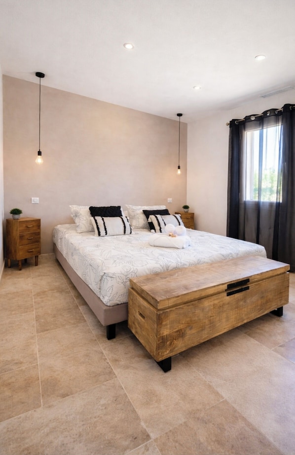 2 makuuhuonetta, silitysrauta/-lauta, ilmainen Wi-Fi, vuodevaatteet