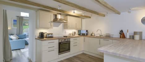 Cottage | Private kitchen | Fridge, dishwasher, electric kettle, toaster