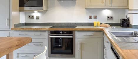 Dishwasher, cookware/dishes/utensils