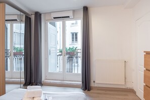1 bedroom, iron/ironing board, free WiFi, bed sheets - ART HOME - T2 au coeur de Lyon (Lyon)