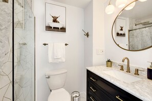 Combined shower/bathtub