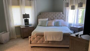 2 bedrooms, desk, bed sheets