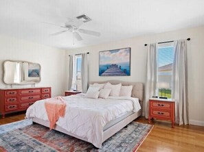 3 habitaciones, escritorio y tabla de planchar con plancha 