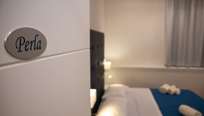 Triple Room | Minibar, desk, laptop workspace, free WiFi - Beauty House Via Veneto (Reggio Calabria)