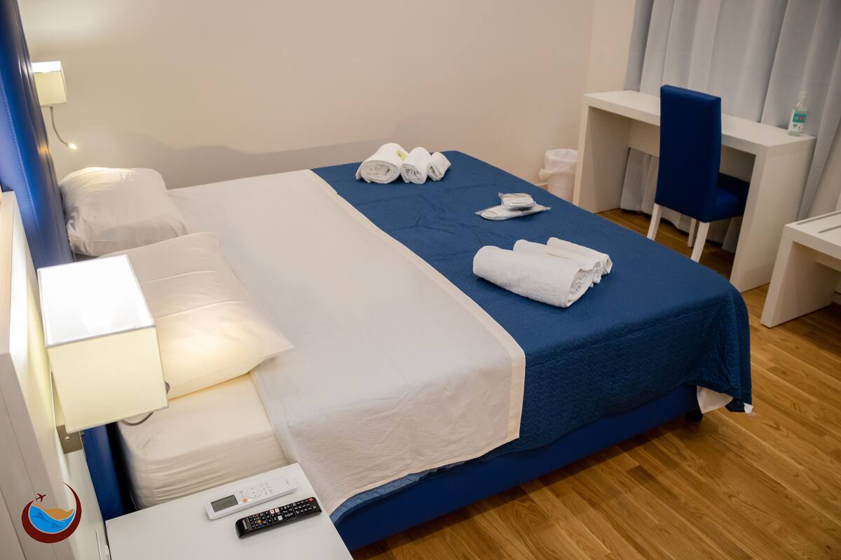 Double or Twin Room | Minibar, desk, laptop workspace, WiFi (free)