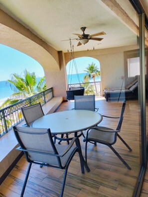 屋外ダイニングエリア