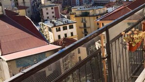 A cityscape with a variety of building styles and a mountain in the background. - Cute 1 Bedroom Apartment in La Spezia (La Spezia)