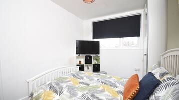 House, Multiple Beds | 2 bedrooms, iron/ironing board, free WiFi, bed sheets