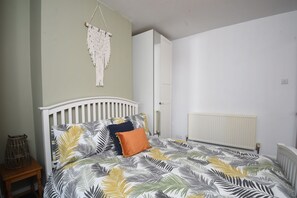 House, Multiple Beds | 2 bedrooms, iron/ironing board, free WiFi, bed sheets - Cosy and Modern 2 Bed Family House in Abergele (Abergele)