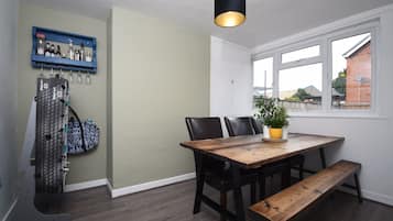 House, Multiple Beds | Private kitchen | Fridge, microwave, oven, stovetop