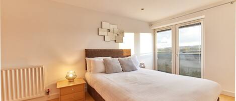 1 غرفة نوم ومكواة/لوح كي وواي فاي مجانًا وملاءات أسرّة