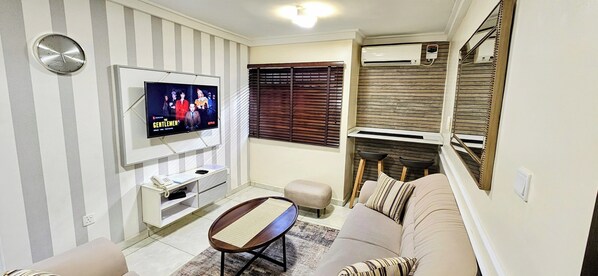 Smart TV - The Leneade - Exquisite Apt.1 (City Centre/Wuse 2) (Abuja)