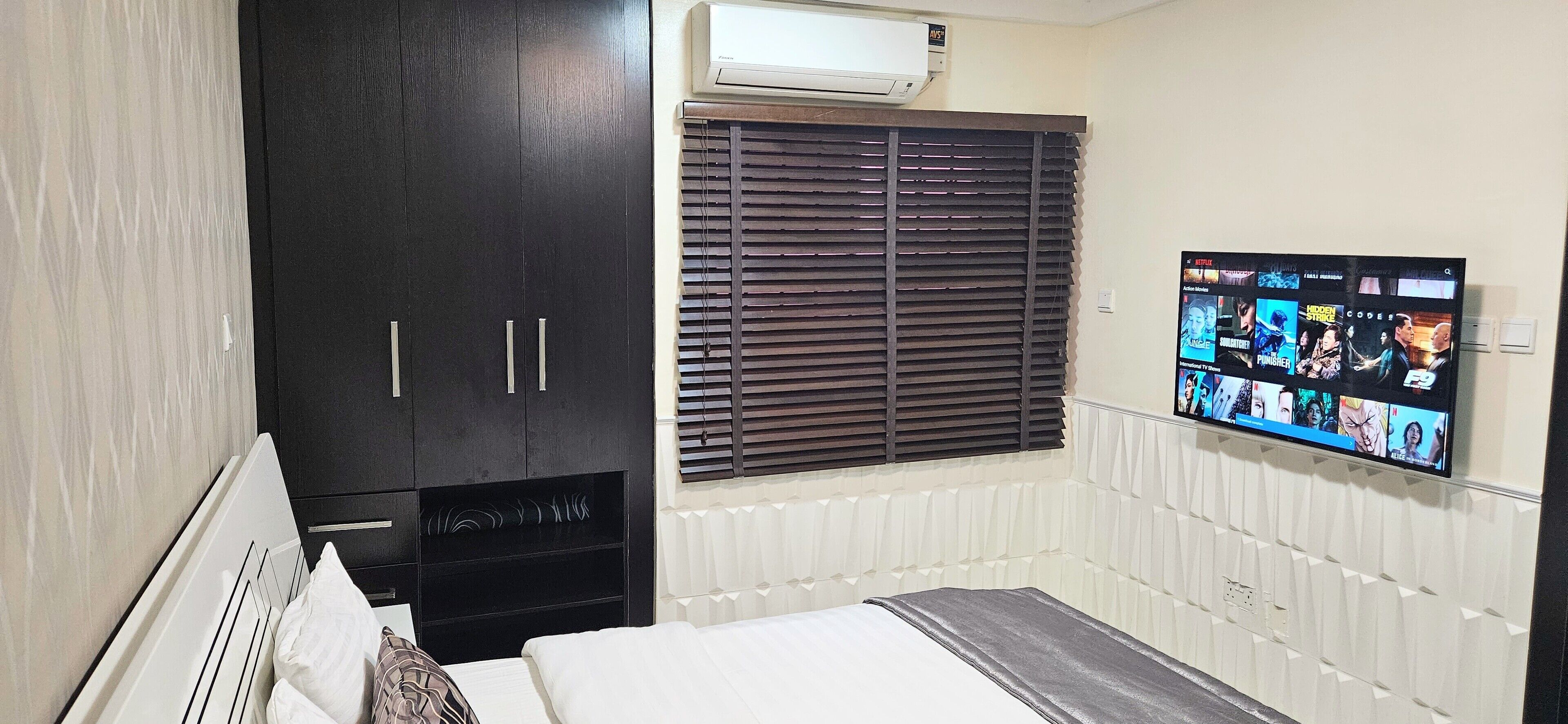 1 室のベッドルーム、デスク、アイロン / アイロン台、WiFi (無料)