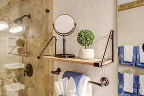 Combined shower/tub, towels, soap, shampoo