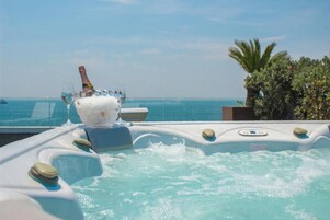 Bañera de hidromasaje privada