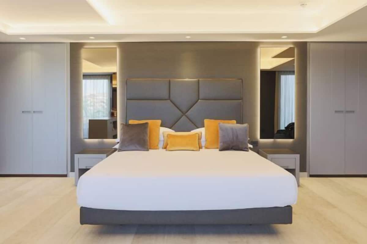 1 bedroom, Frette Italian sheets, premium bedding, down comforters