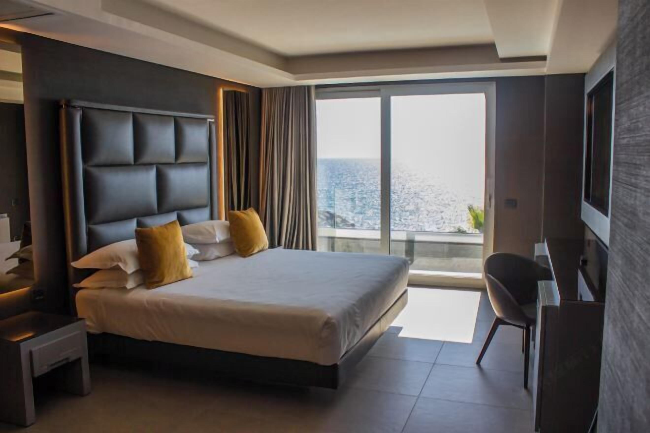 Frette Italian sheets, premium bedding, down comforters, minibar