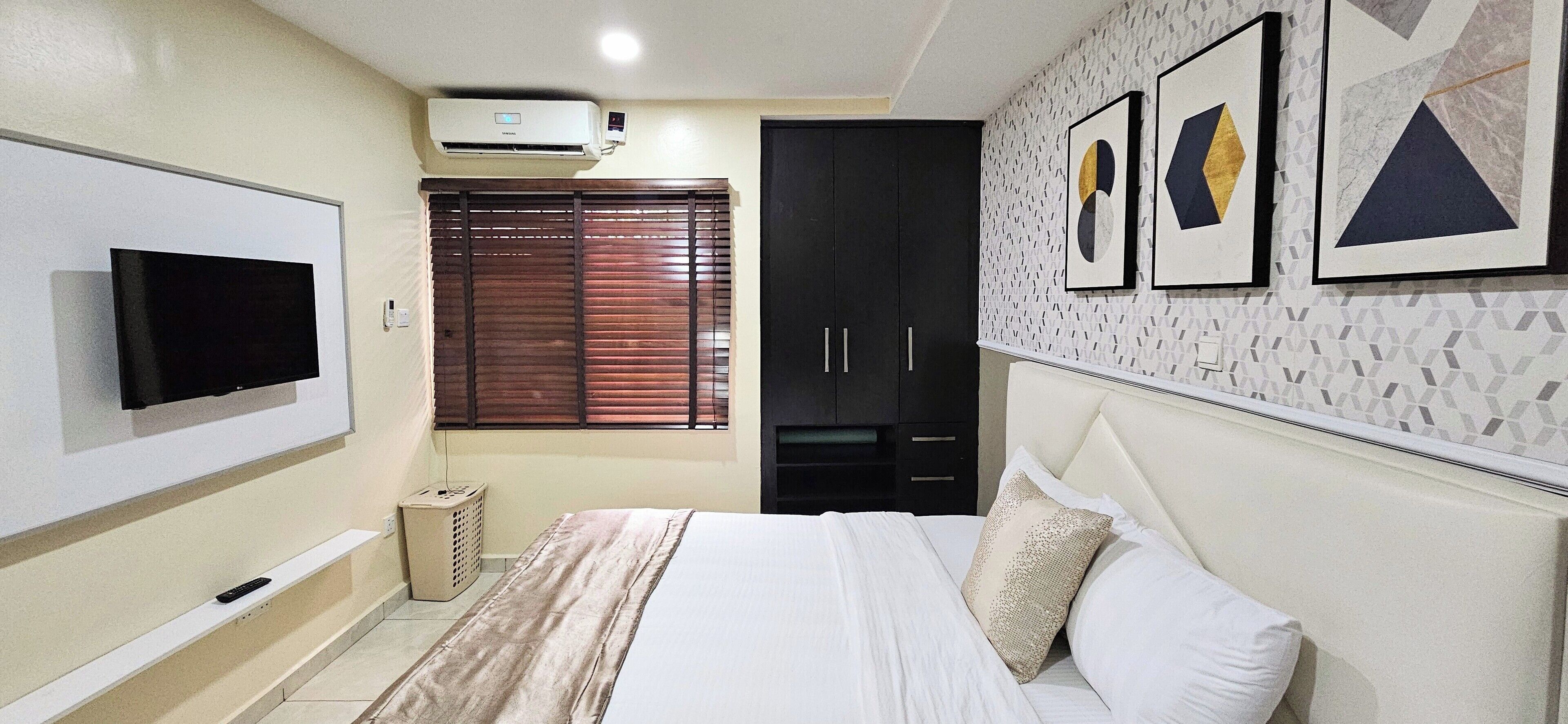 1 bedroom, desk, iron/ironing board, WiFi (free)