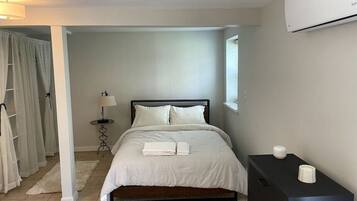 1 quarto, escrivaninha, ferros/tábuas de passar roupa, Wi-Fi de cortesia