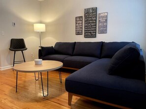 Smart TV - Lovely Two Bedroom Condo in South Boston (Boston)