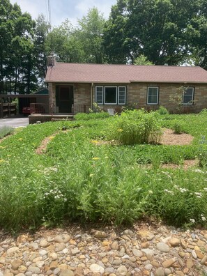 Exterior - Lovely ranch in West Asheville, 7 min. from Downtown (Asheville)