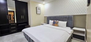 1 habitación, escritorio, tabla de planchar con plancha y wifi gratis 