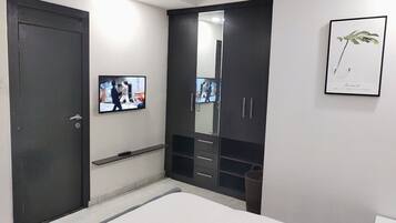 1 bedroom, desk, iron/ironing board, free WiFi