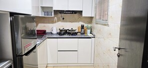 Kühlschrank, Mikrowelle, Ofen, Wasserkocher