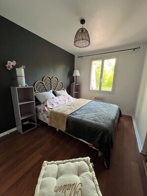 3 chambres, bureau, fer et planche à repasser, Wi-Fi gratuit