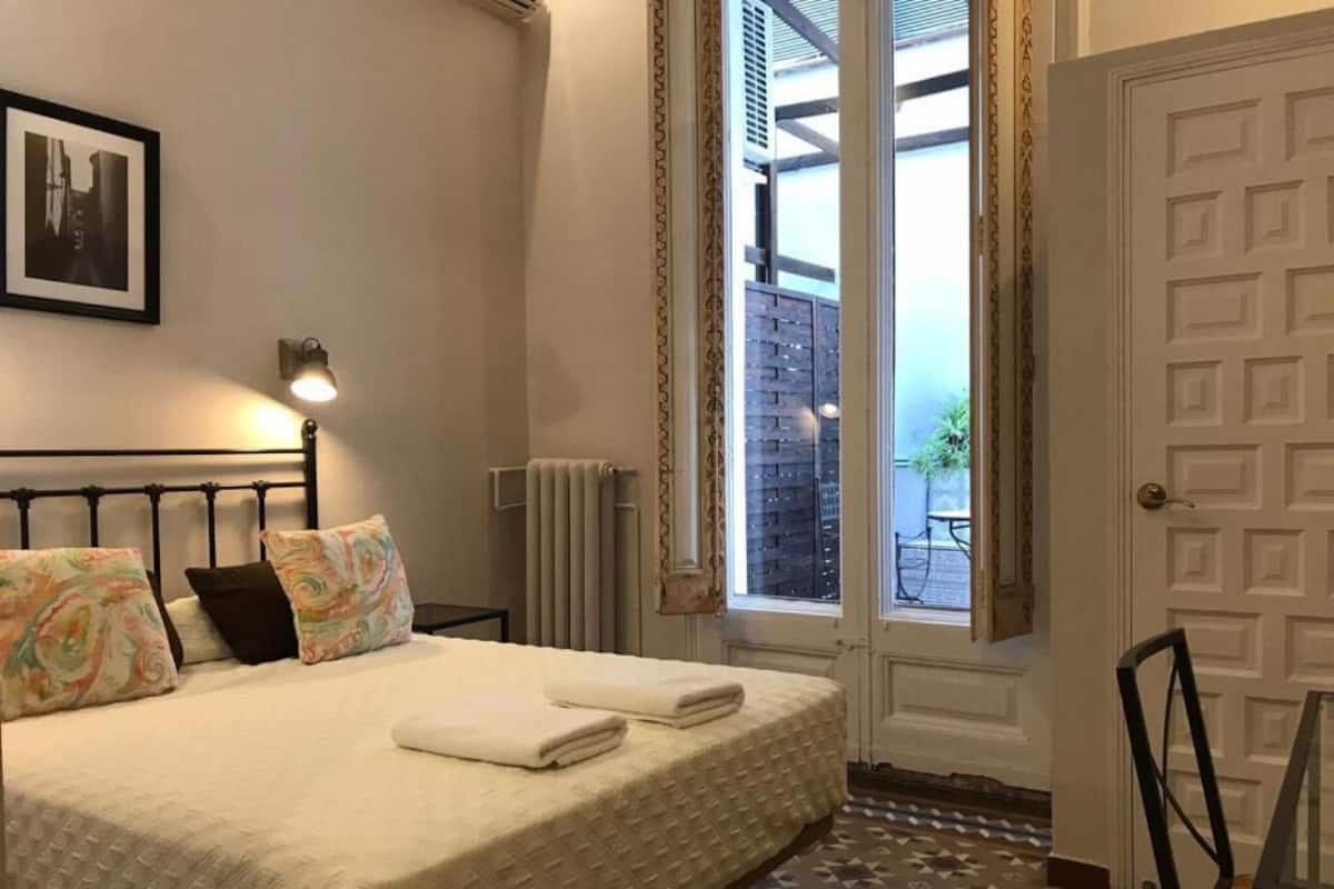 Habitación Doble Terraza (Baño Privado) | Een kluis op de kamer, een bureau, een laptopwerkplek