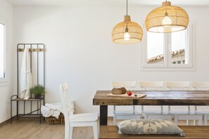 In-room dining - Masia Can Rovira  (Sant Llorenc d'Hortons)